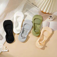 Ultra-lightweight build profile demonstrating universal shoe compatibility for joggers, formal shoes, and sneakers.